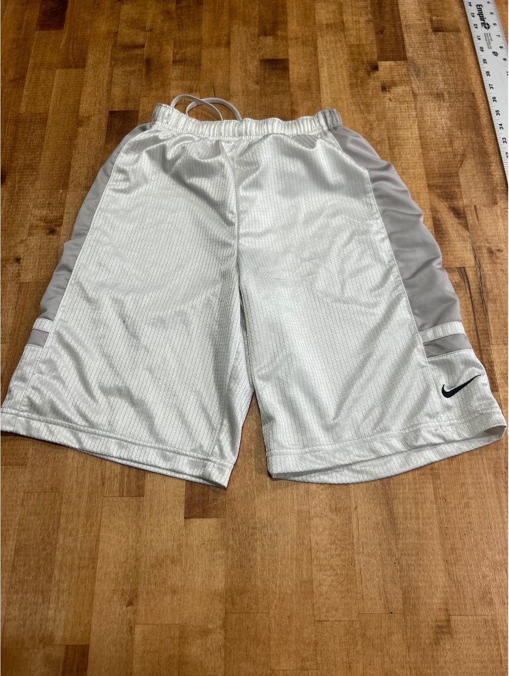 Nike Men's White and Gray Athletic Shorts Size M